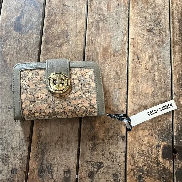 COCO & CARMEN Tan and Gold Wallet NWT - Picture 6 of 6